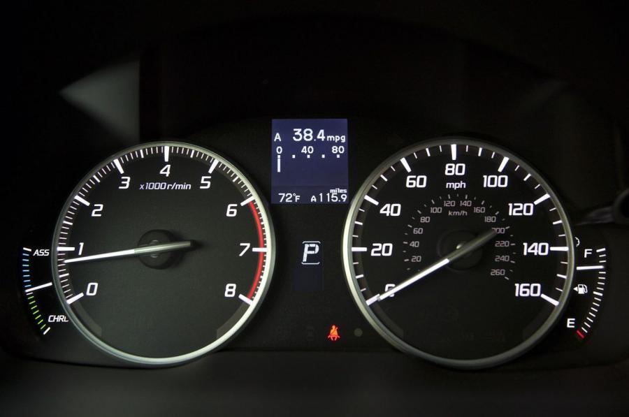 Панель приборов Acura ILX Hybrid (DE) 2012 года  (фото 8 из 60)